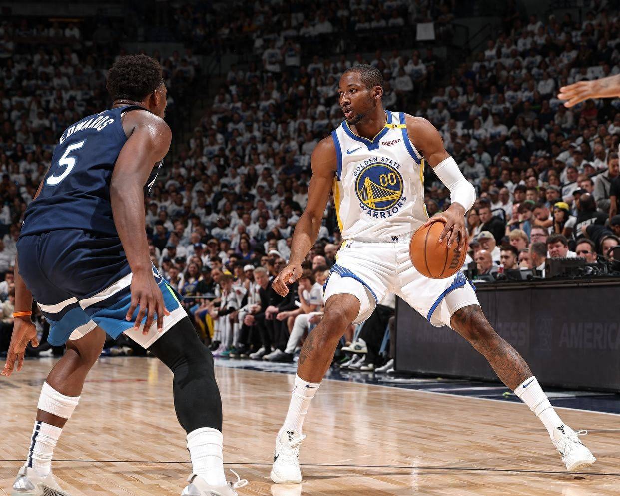 勇士队老将仍展现高水准表现,振奋人心 勇士队老将仍展现高水准表现,振奋人心