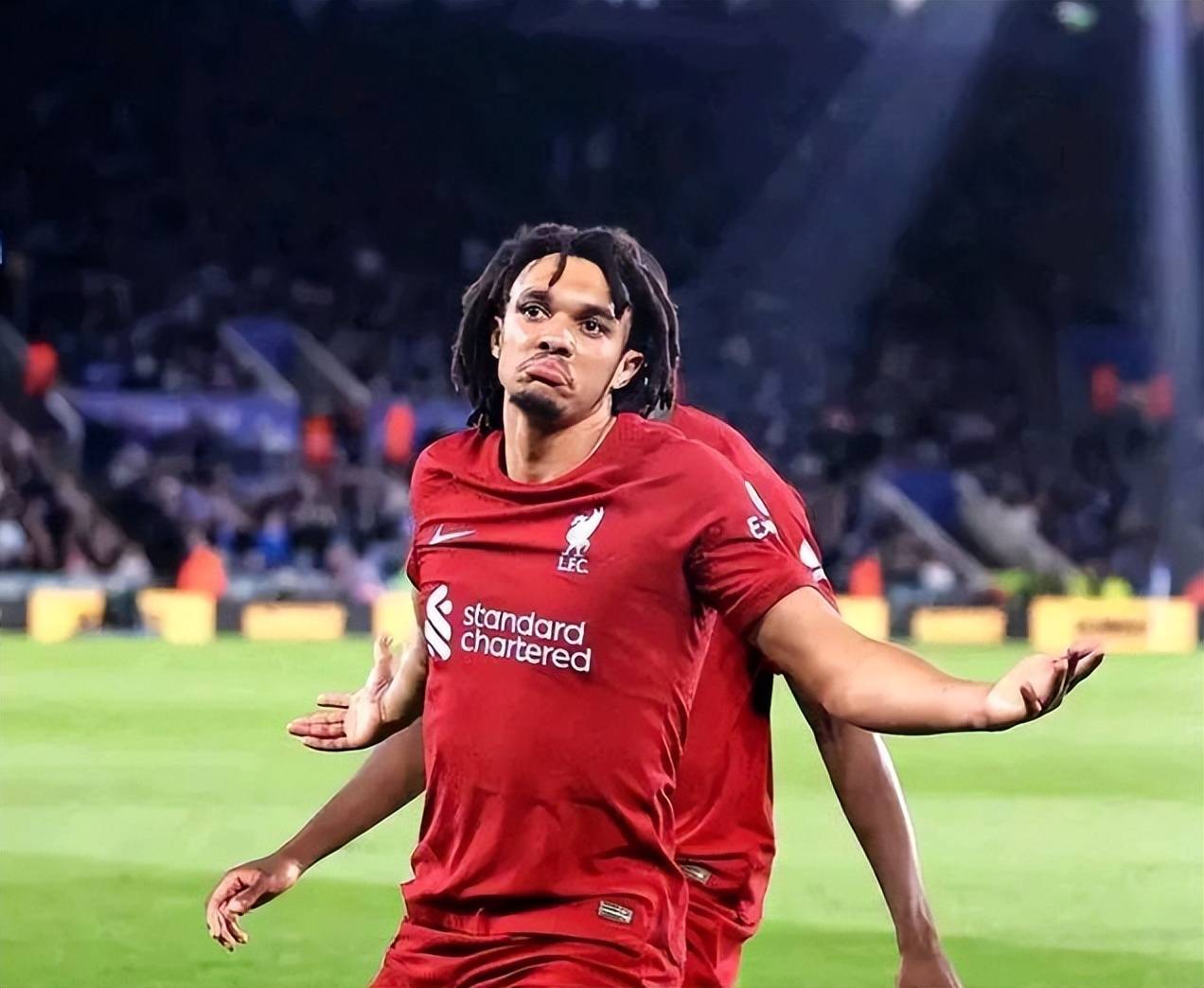 阿诺德远射破门,助利物浦达成首胜,振奋人心的简单介绍 阿诺德远射破门,助利物浦达成首胜,振奋人心的简单介绍