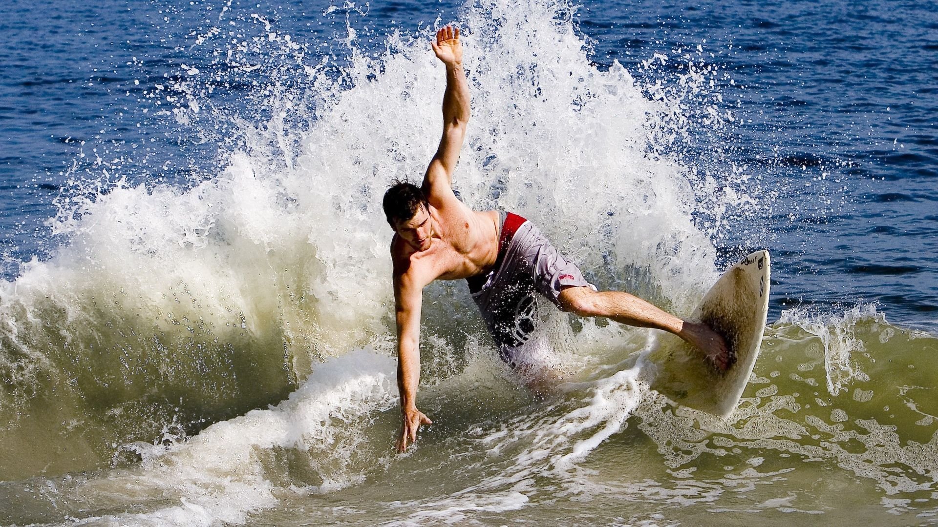 北欧魔术师上演绝杀艺术，波兰关键先生厄德高让非洲雄鹰折翼